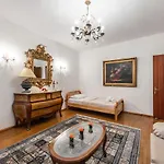 Vintage And Warm 2br In Appartement Tirana