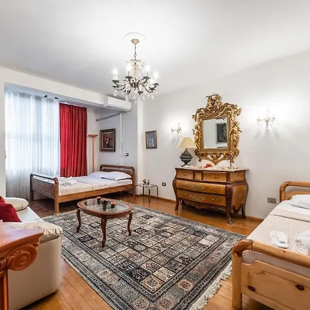 Vintage And Warm 2br In