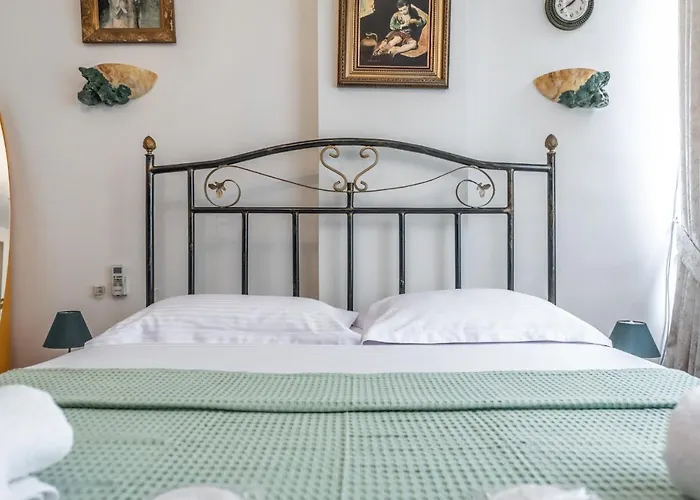 Vintage And Warm 2br In דירה