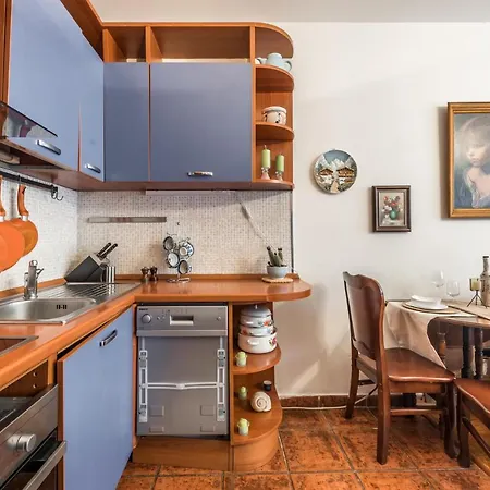 Apartment Vintage And Warm 2br In *