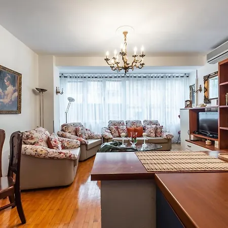 Appartamento Vintage And Warm 2br In Tirana
