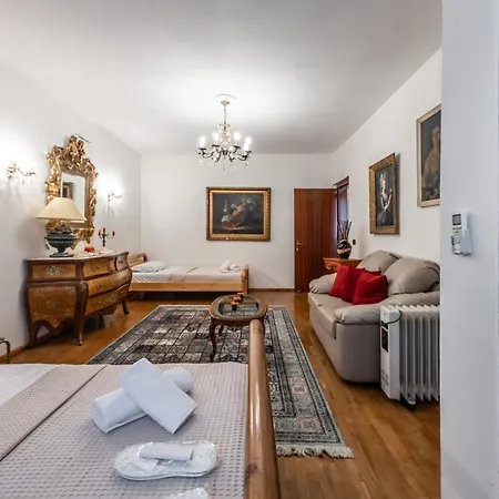 Apartment Vintage And Warm 2br In *