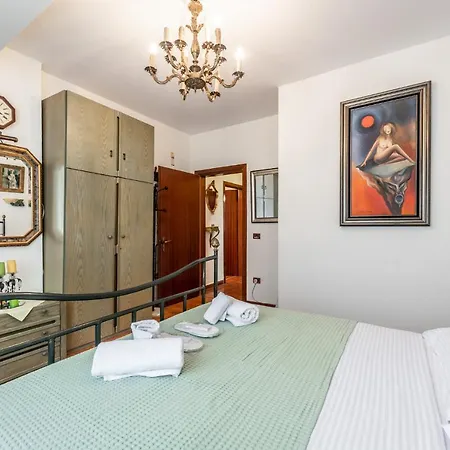Apartment Vintage And Warm 2br In