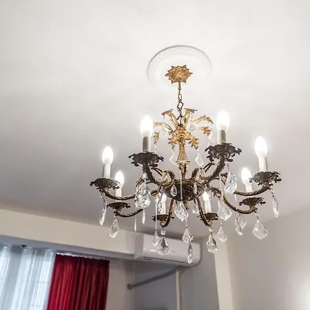 Vintage And Warm 2br In Apartment