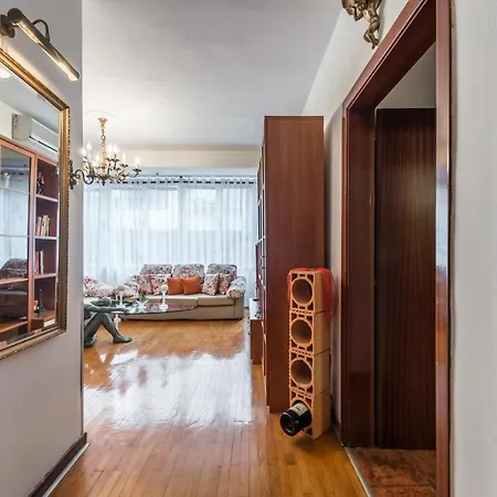Vintage And Warm 2br In Apartment