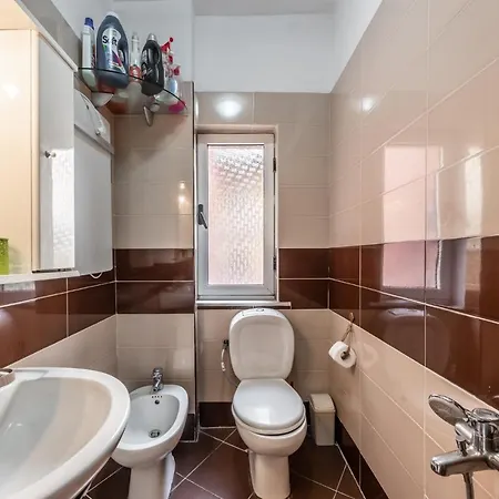 Appartamento Vintage And Warm 2br In Tirana