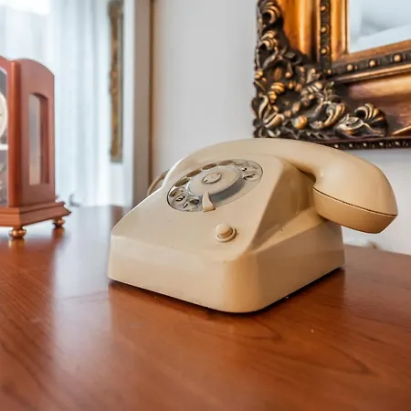 Vintage And Warm 2br In Apartment
