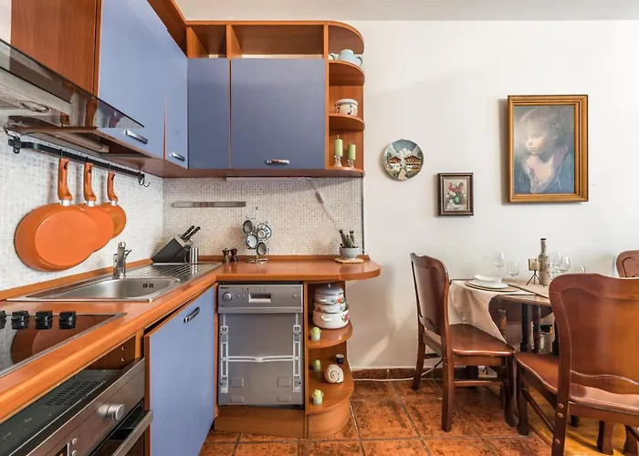 Апартаменты Vintage And Warm 2br In *