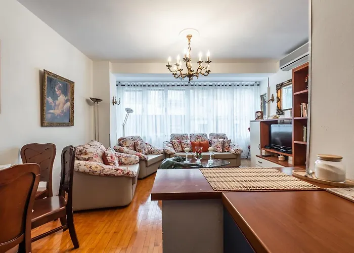 Lejlighed Vintage And Warm 2br In Tirana