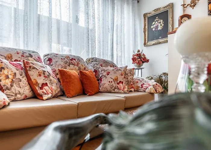 Vintage And Warm 2br In Lejlighed
