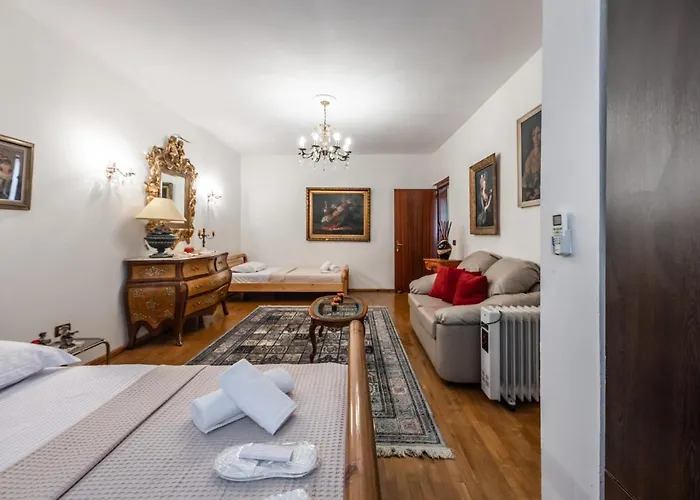 Апартаменты Vintage And Warm 2br In *