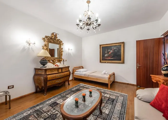 Vintage And Warm 2br In Апартаменты Тирана